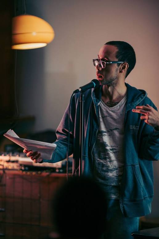 Me facilitate ghost light